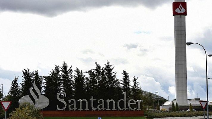 Telediario 1 - Banco Santander y Banco CEISS recortarán miles de empleos