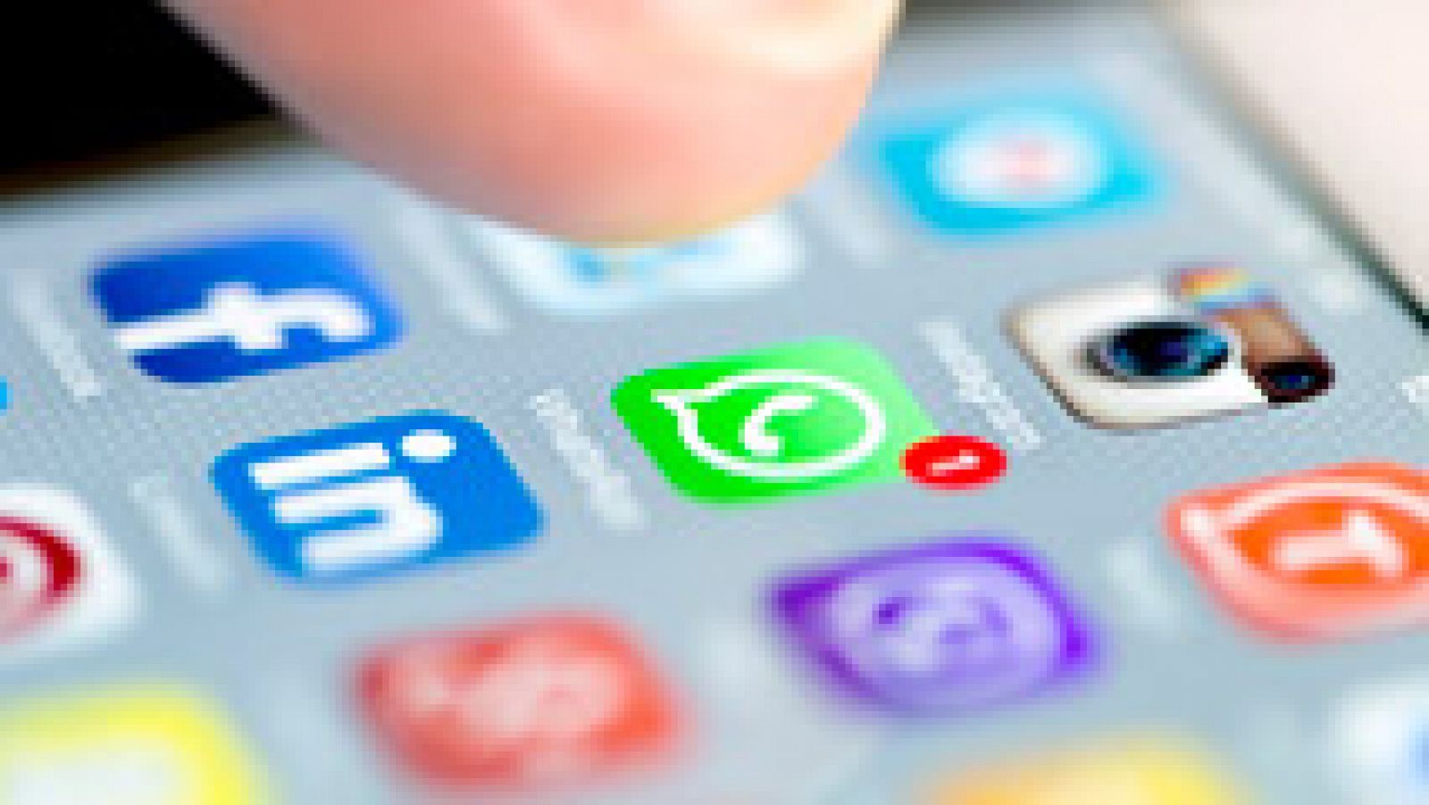 Telediario 1: Whatsapp aumenta su seguridad y encripta sus conversaciones | RTVE Play
