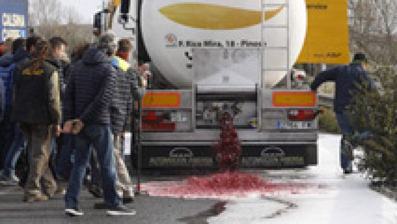 España convoca al embajador de Francia por el ataque de viticultores franceses a camiones españoles