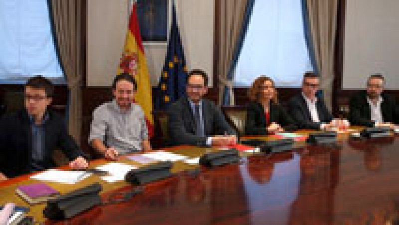 El PSOE preside la reunión con Podemos y Ciudadanos para tratar de formar gobierno