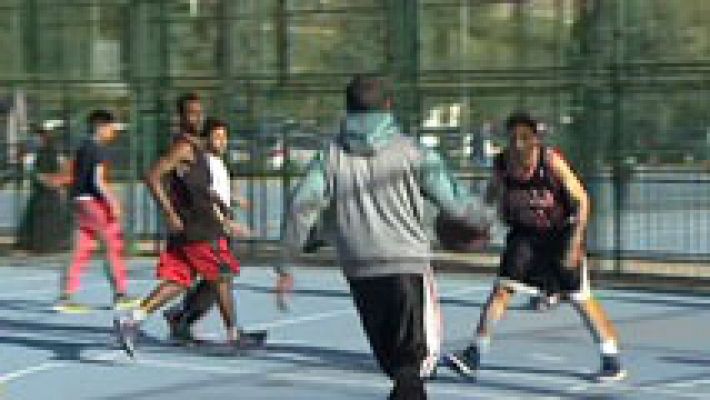 Una liga de baloncesto en Madrid que lleva 15 años alejando a jóvenes de las drogas
