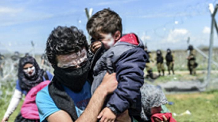 Gases lacrimógenos en Idomeni a quienes intentaban cruzar la frontera con Macedonia