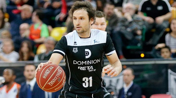  - Raúl López, acogido con ovación en su despedida ante el Real Madrid