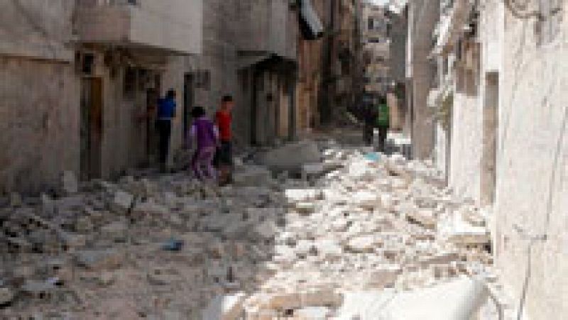 Según el Observatorio Sirio de Derechos Humanos, el ejército bombardeó un barrio del norte de la ciudad de Alepo