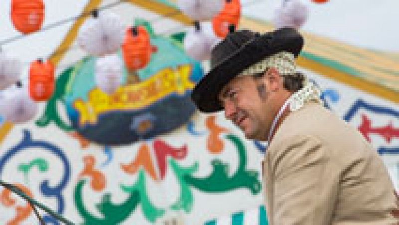 La Feria de Abril 2016 de Sevilla arranca este lunes con  el 'alumbrao' de la portada