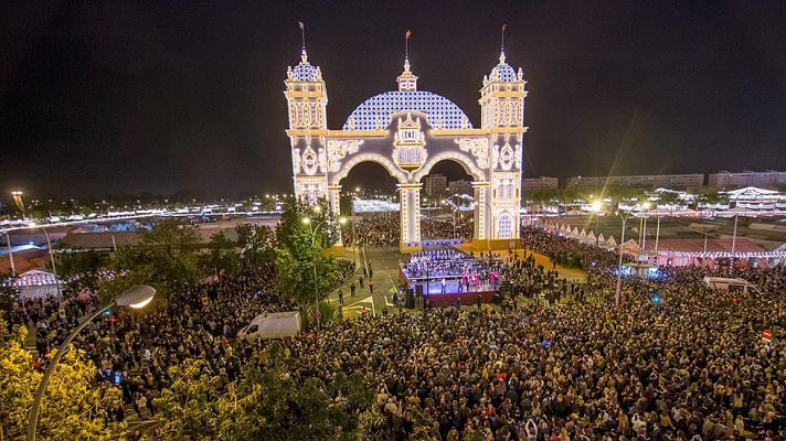 Informativo 24h - La Feria de Sevilla da comienzo con el tradicional alumbrado