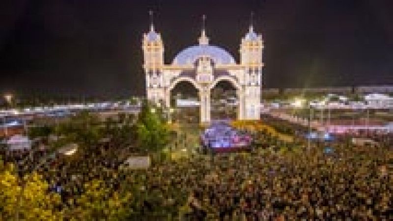 La Feria de Sevilla da comienzo con el tradicional alumbrado