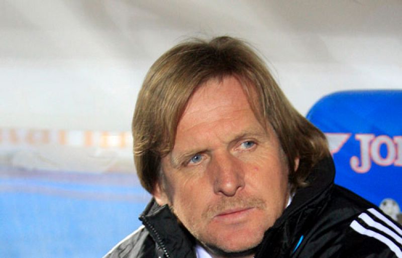 El entrenador del Real Madrid, Bernd Schuster, ya da por perdido el derbi de la próxima jornada frente al Barcelona. El técnico alemán cree que, según está el Barcelona, es imposible ganar en el Nou Camp.