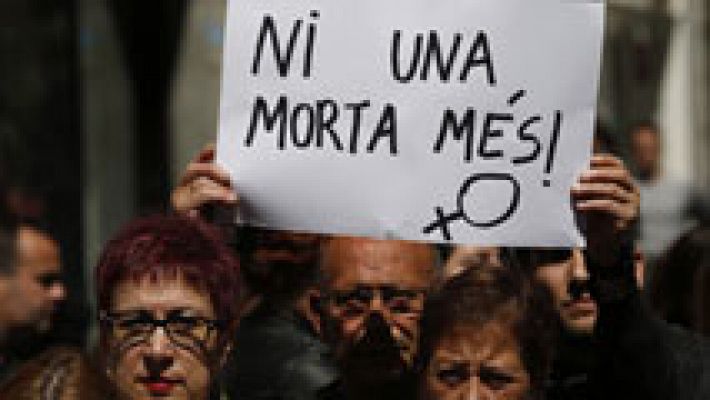 Telediario 1 - Un mosso d'esquadra mata presuntamente a su mujer y luego se suicida en Barcelona