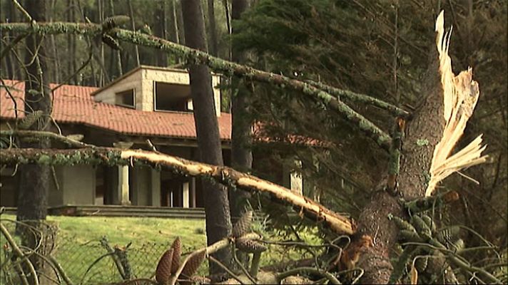 Telediario 1 - Varios tornados provocan importantes daños en la costa de A Coruña
