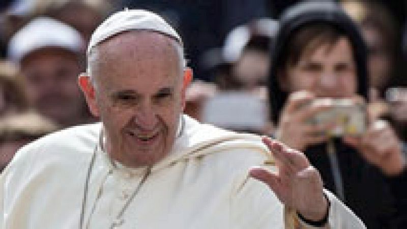 El papa Francisco visita Lesbos para comprobar las condiciones en que viven los inmigrantes