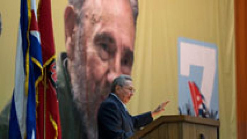 En el Séptimo  Congreso  del Partido Comunista Cubano,  el presidente Raúl Castro,  reconoce la evolución de la economía en la isla aunque ha dicho que Cuba nunca será capitalista. Castro ha nunciado una futura reforma de la Constitución para incluir