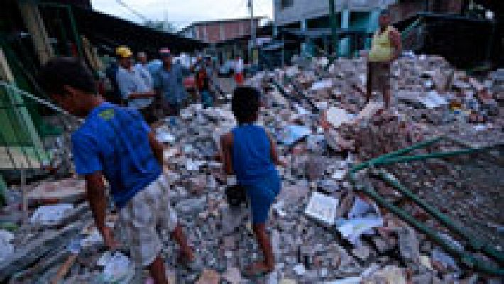 Telediario 1 - Un fuerte terremoto sacude la costa del norte de Ecuador