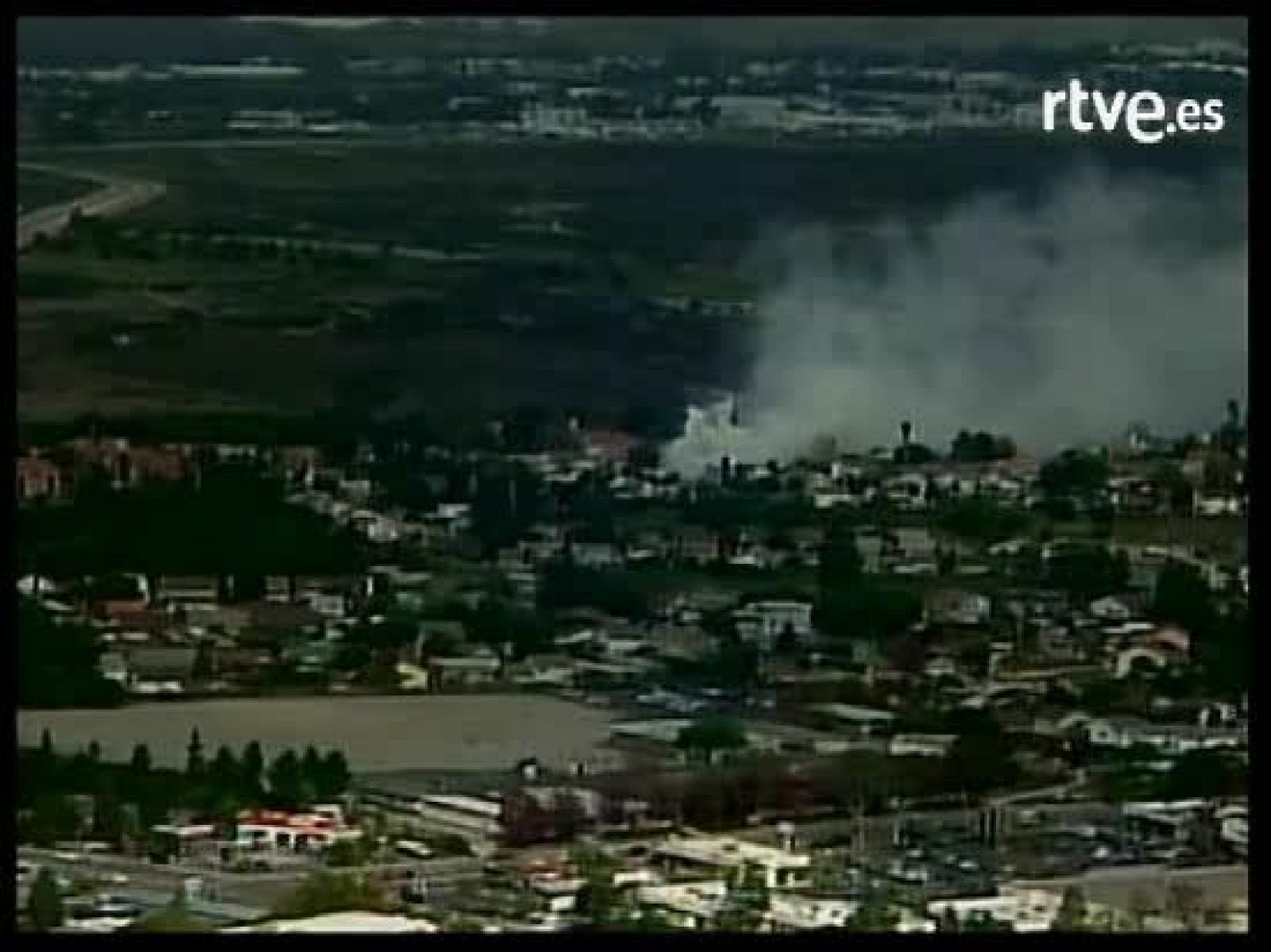 Un avión militar se ha estrellado en una zona residencial de la ciudad de EE.UU.