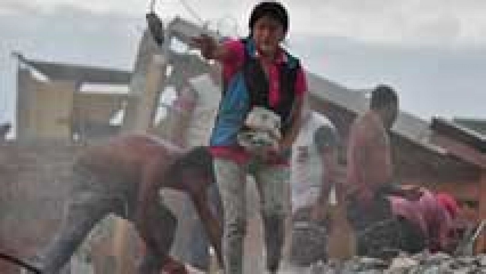 Telediario 1: Miles de soldados y voluntarios buscan vida en medio de la destrucción en Ecuador | RTVE Play