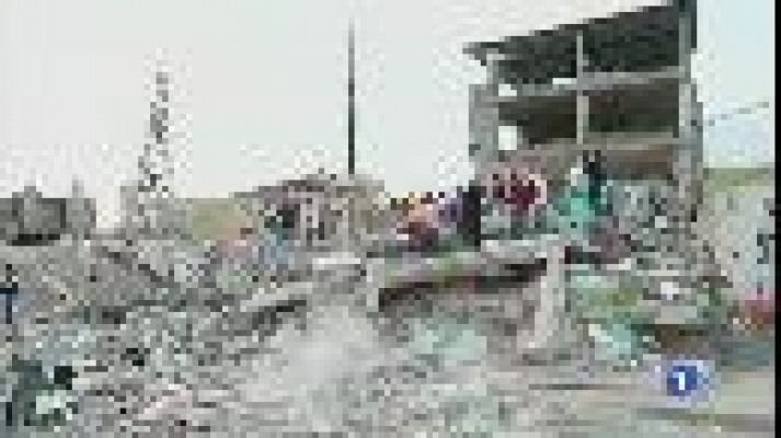 Informatiu Balear - Envien bombers i cans a l'Equador