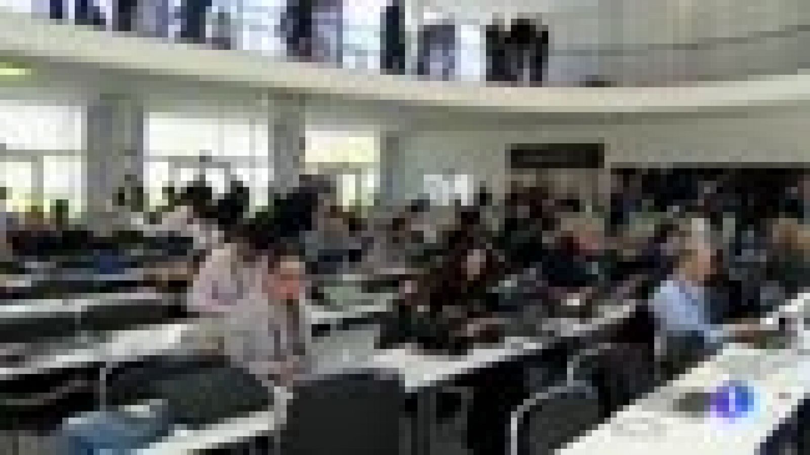 El italiano Fabio Capello, exseleccionador de Inglaterra y Rusia y exentrenador del Real Madrid, Milan, Juventus y Roma, opinó este lunes en Berlín acerca de la crisis deportiva del FC Barcelona, que vio acortada su ventaja al frente de la Liga españ