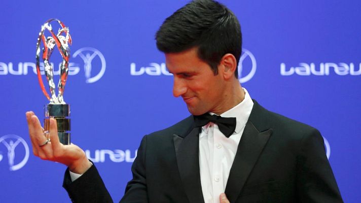 Tenis - Djokovic y Serena Williams triunfan en los Laureus