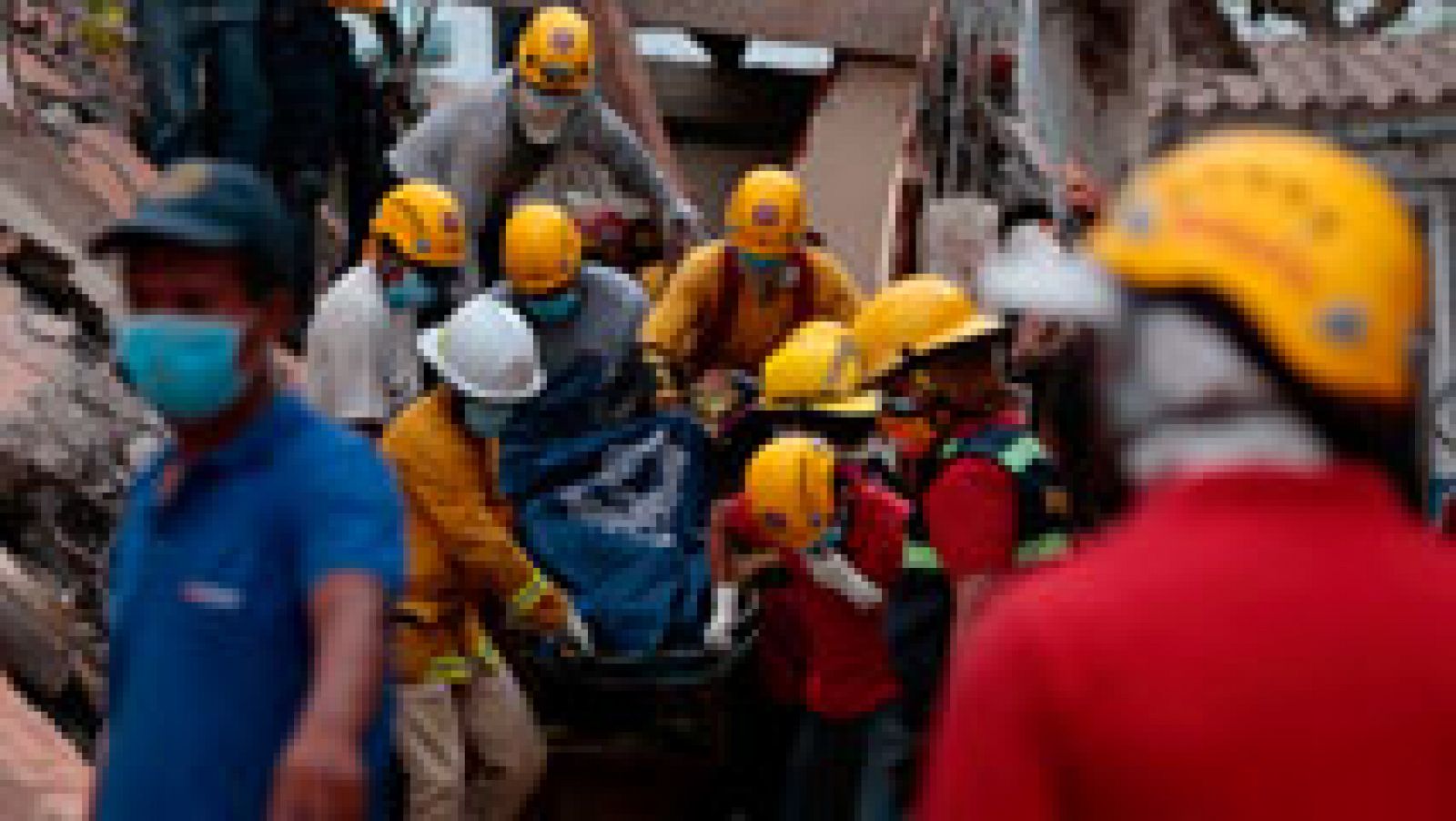Telediario 1: Rescates entre los escombros del terremoto en Ecuador | RTVE Play