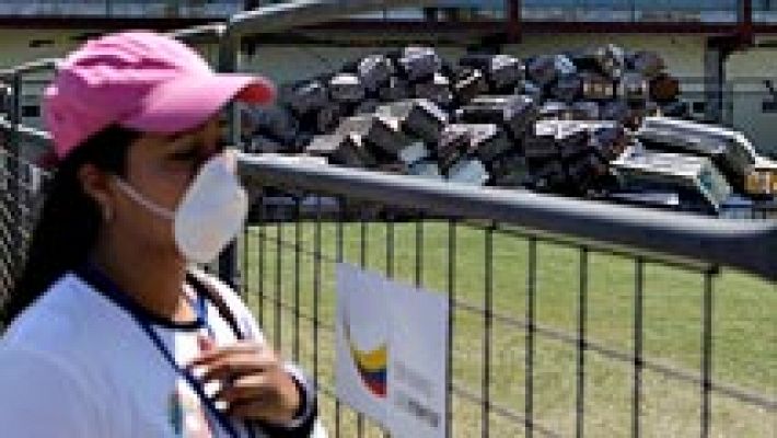 Telediario 1 - La cifra de muertos sigue subiendo en Ecuador tras el terremoto, que deja cuantiosas pérdidas