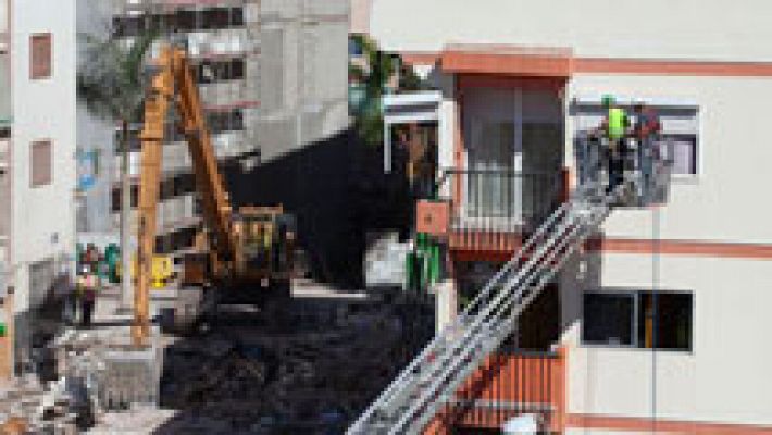 Telediario 1 - Los vecinos desalojados tras el derrumbe del edificio en Tenerife vuelven a sus casas