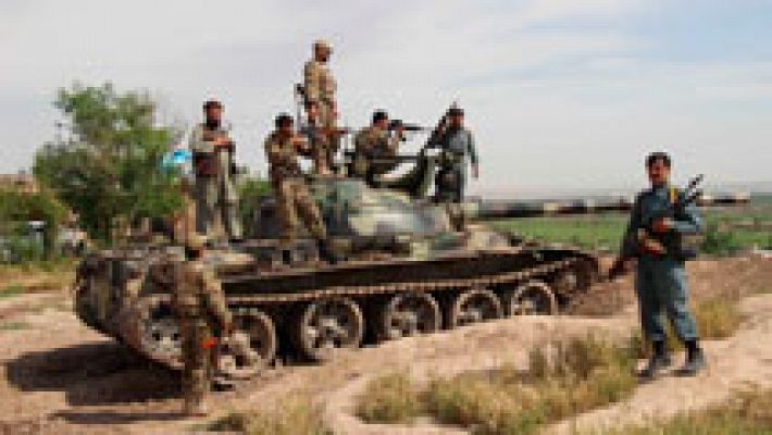 Telediario 1 - Los talibanes afganos dejan decenas de muertos en un duro golpe a la zona de máxima seguridad de Kabul