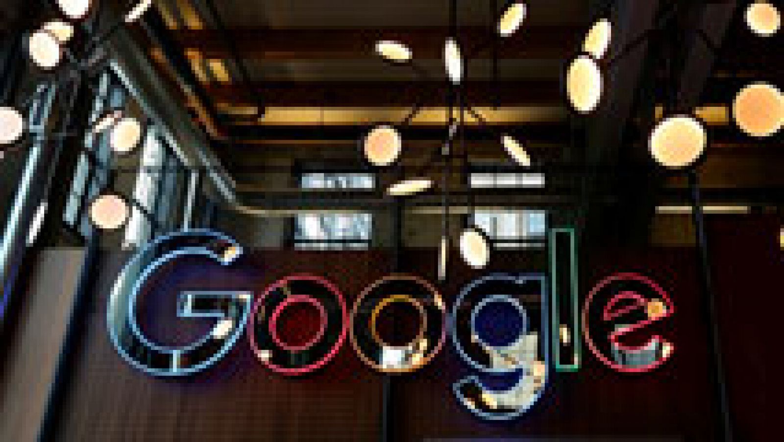 Telediario 1: Bruselas acusa a Google de abuso de posición dominante por favorecer la instalación de Android en dispositivos móviles | RTVE Play