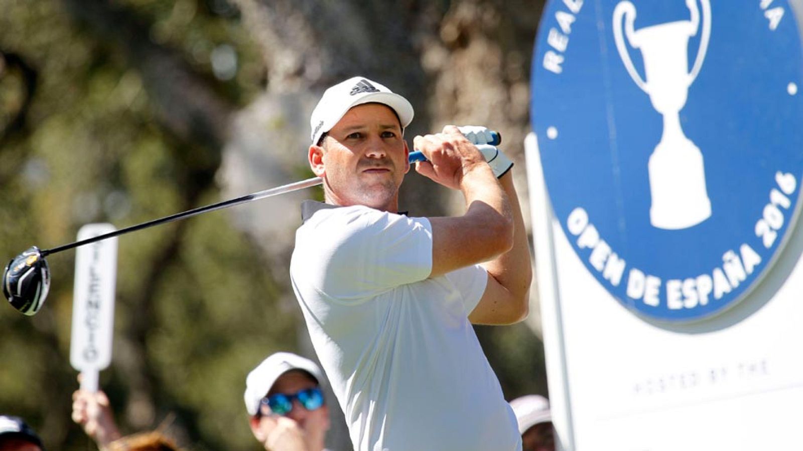 En Río tendremos a dos españoles. De momento, los mejores situados en el ranking son Sergio García, 15 del mundo, y el canario Rafa Cabrera Bello, ahora situado en el 29. Ellos tienen mucha ilusión por desfilar en la ceremonia inaugural y convivir en la villa olímpica junto al resto de estrellas y van "a darlo todo por las medallas".