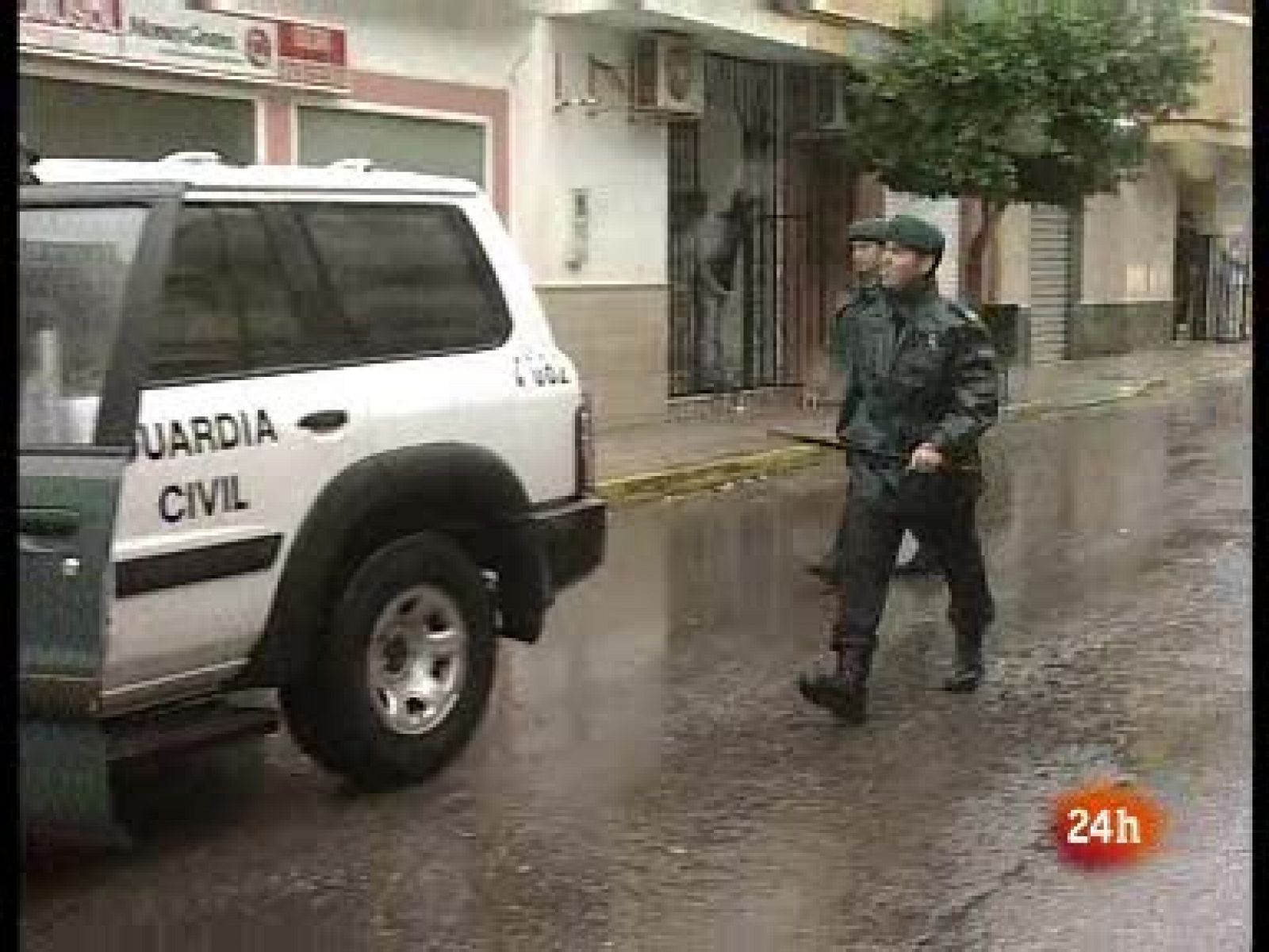 En La Mojonera permanece un amplio dispositivo policial.