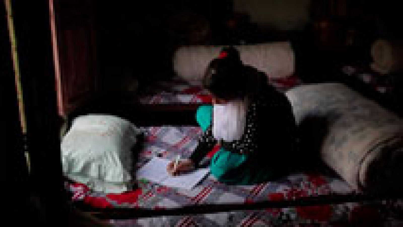 Telediario 1: Cerca de 15.000 mujeres y niñas caen en las redes de trata en Nepal cada año | RTVE Play