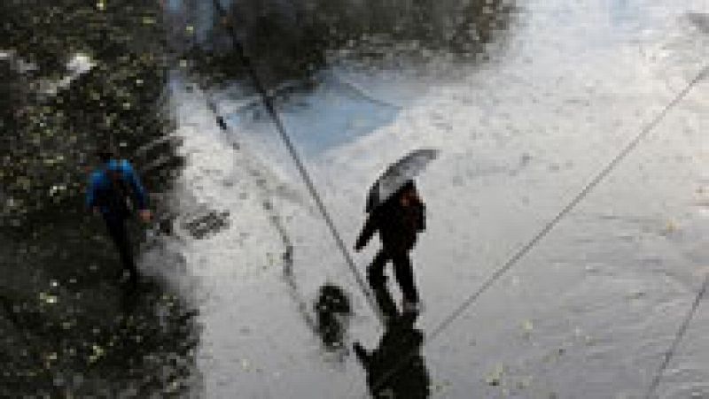 Chubascos fuertes en Cataluña y viento fuerte en el valle del Ebro