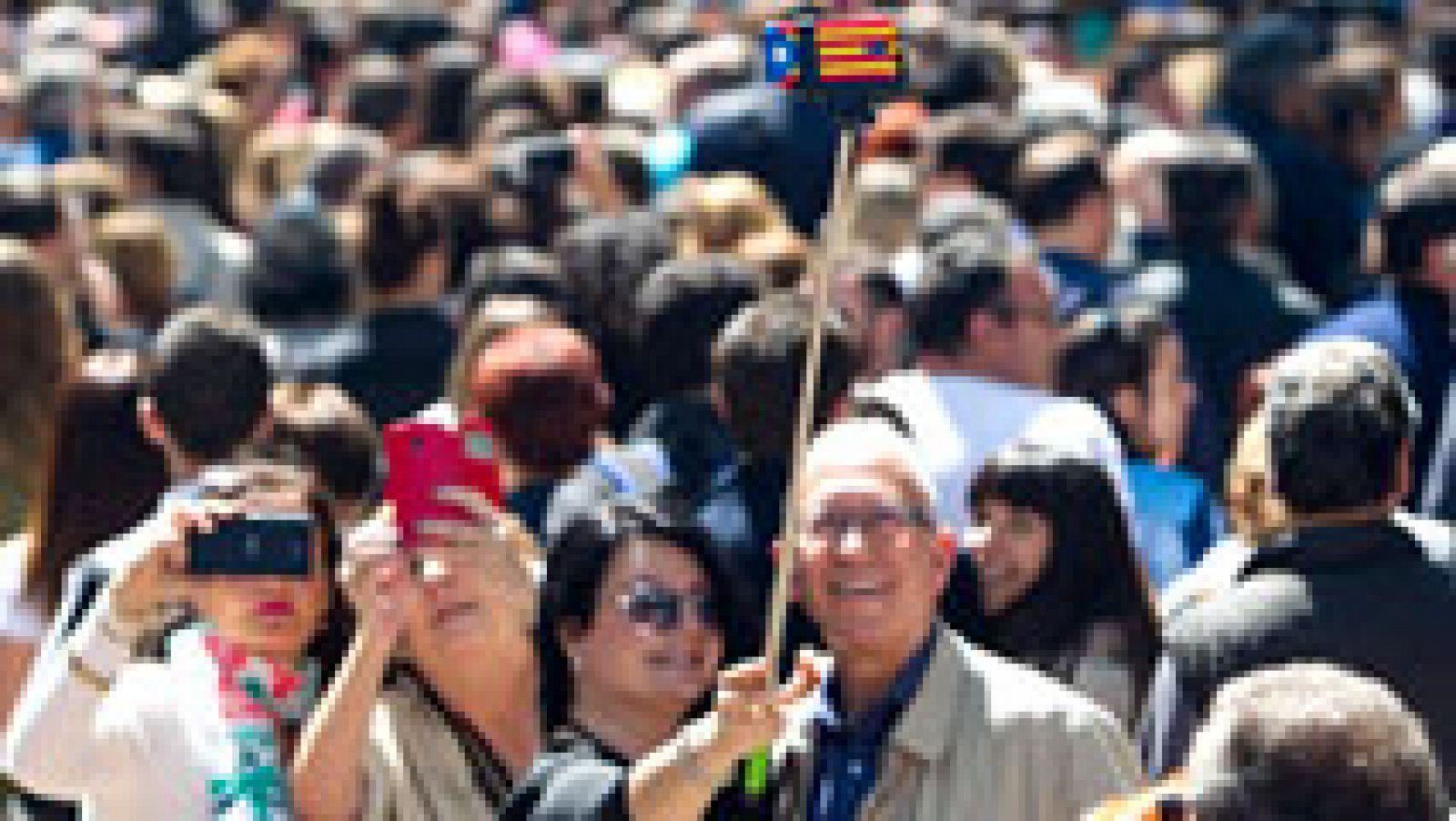 Telediario 1: Cataluña celebra la tradicional fiesta de Sant Jordi  | RTVE Play