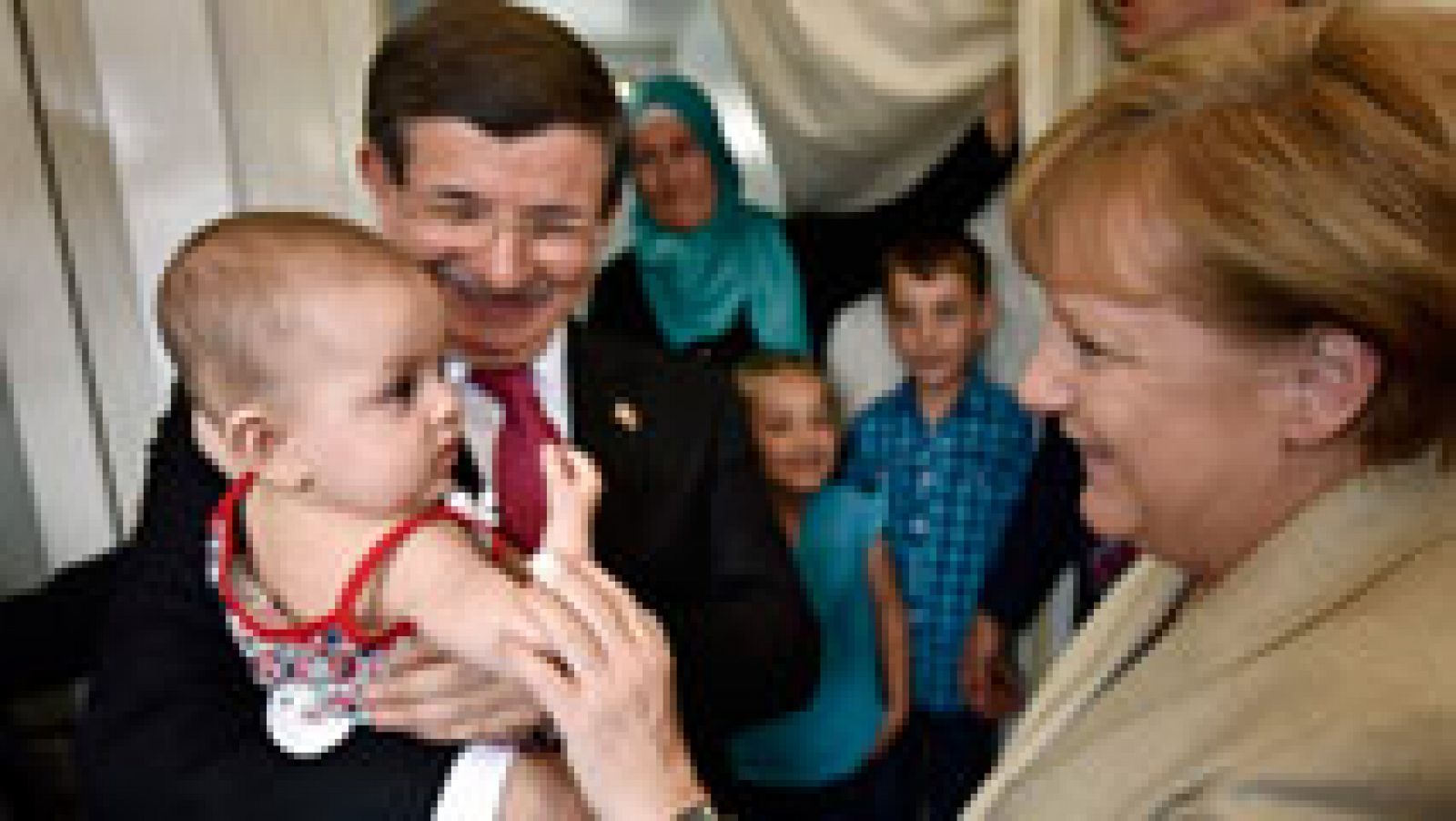 Sin programa: Merkel y Tusk visitan un campo de refugiados en el sur de Turquía | RTVE Play