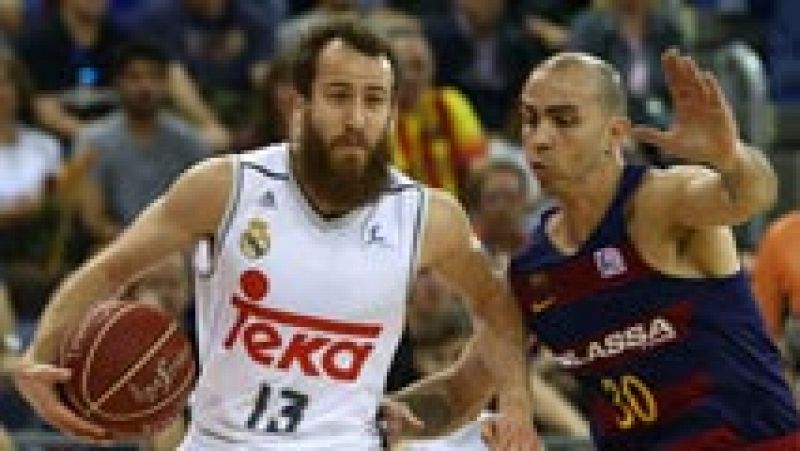 El Real Madrid ha logrado su primera victoria de esta temporada ante el FC Barcelona Lassa (86-91), gracias a la descomunal actuación de Trey Thompkins en el tramo final. El pivot estadounidense estuvo escoltado por el 'Chacho' Rodríguez para dar la vuelta a un partido, que fue dominado por los de Xavi Pascual los tres primeros cuartos. Los de Laso hicieron un soberbio último periodo, con un parcial de 15-28, para cerrar la victoria en el Palau. [Datos del FC Barcelona Lassa 86-91 Real Madrid]