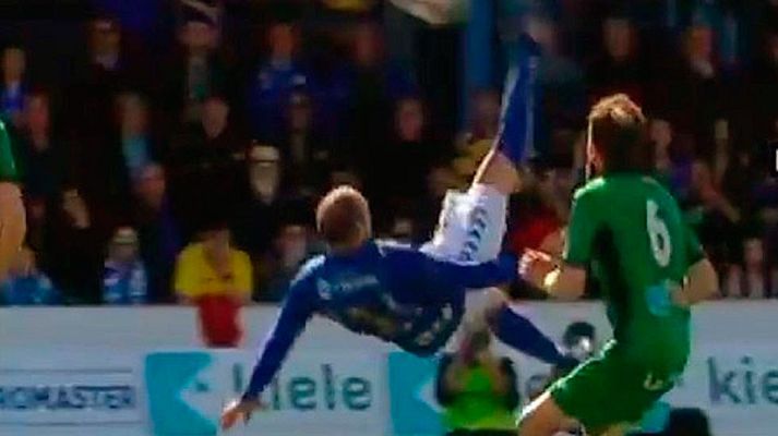 Telediario 1 - Espectacular golazo de chilena en Segunda B