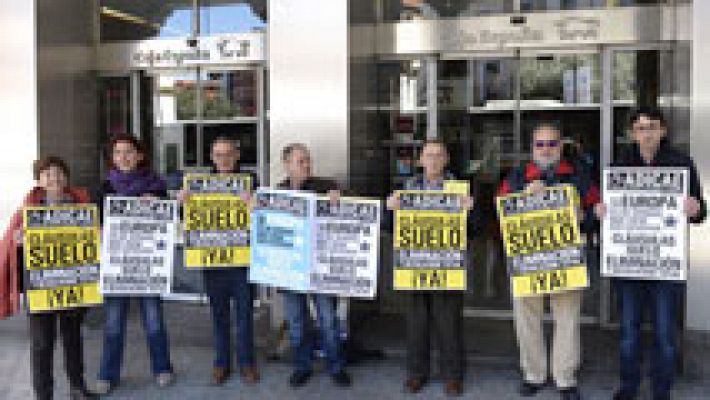 Telediario 1 - El TSJE decidirá si los bancos deben devolver todo el dinero cobrado por cláusulas suelo