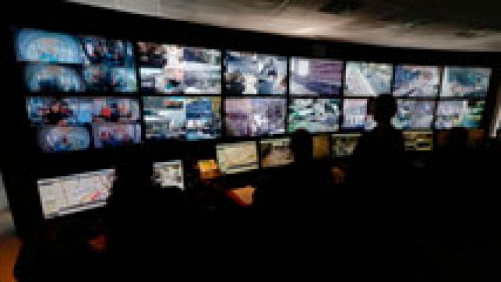 Telediario 1 - Controversia en Francia por la emisión del momento en el que uno de los terroristas de los atentados de París se hace estallar