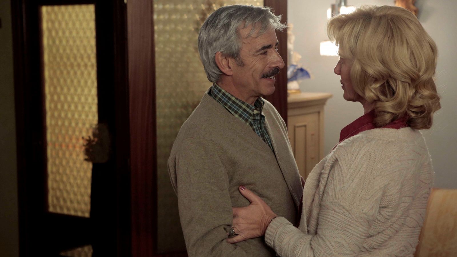 Cuéntame cómo pasó - Temporada 17 - Episodio 16: A la caza - Ver ahora