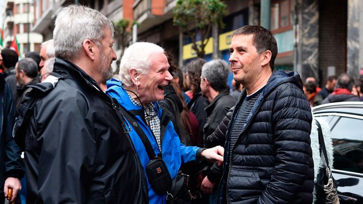 Telediario 1 - Otegi llama "refugiados" a los terroristas huidos y pide que vuelvan