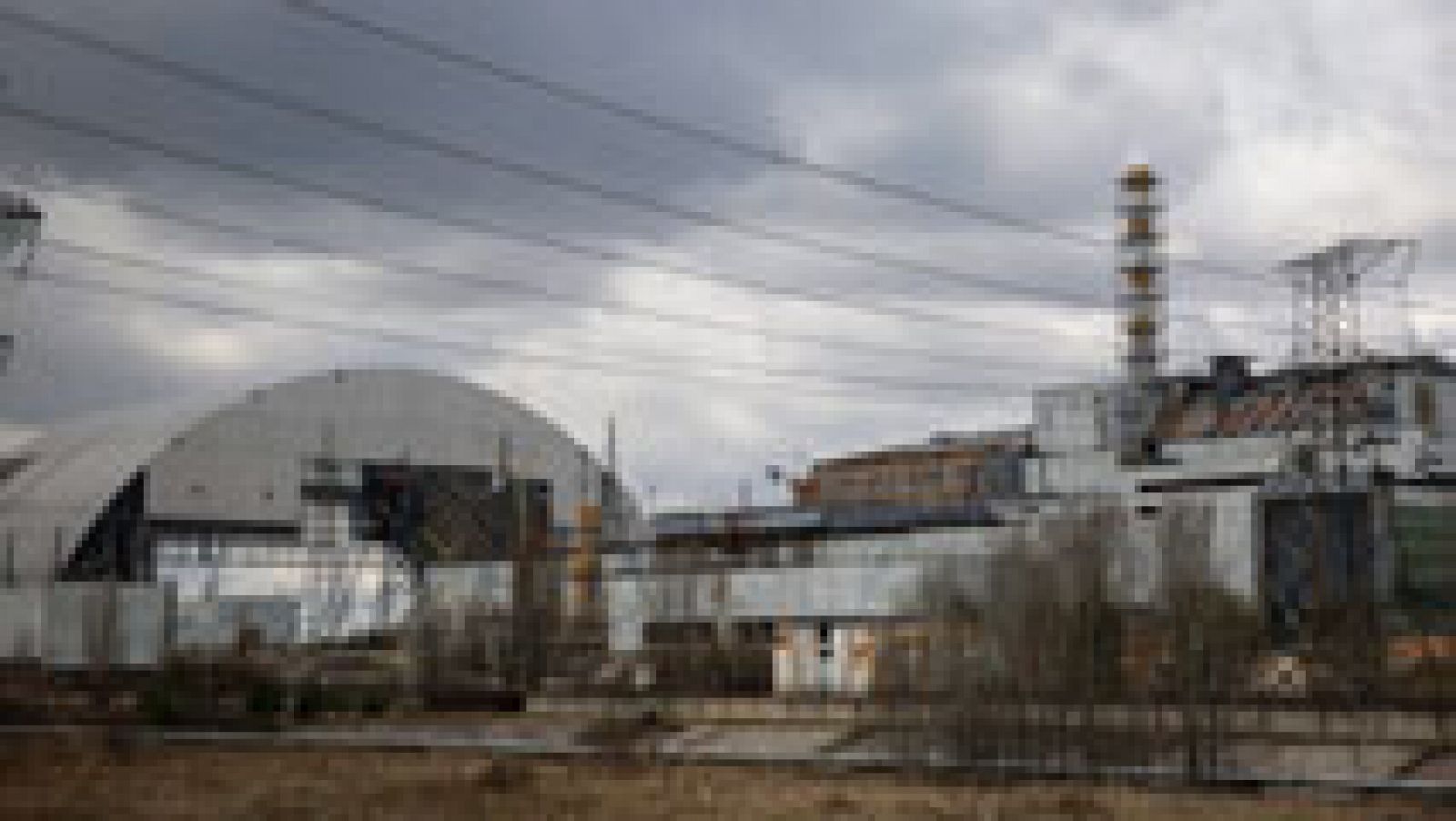 Telediario 1: Un fallo en una prueba de seguridad causó el accidente de Chernóbil, el mayor desastre nuclear de la historia | RTVE Play