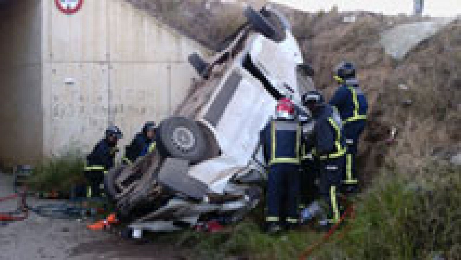 Cinco personas han muerto en la autovía de Lorca al caer la furgoneta en la que viajaban