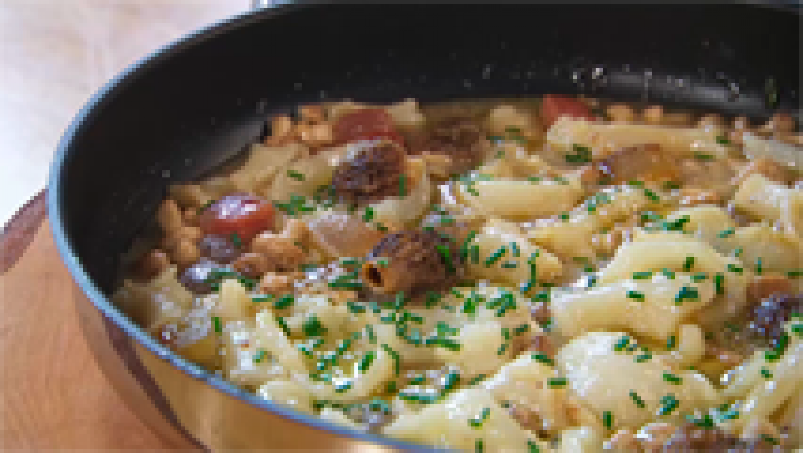 Receta de callos de bacalao con setas de primavera