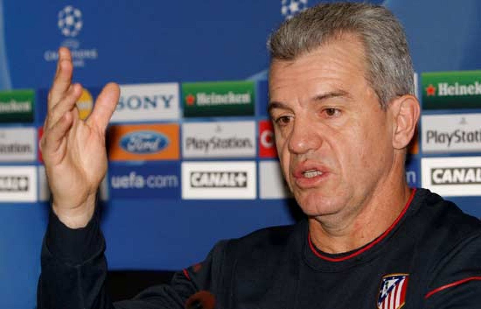 El entrenador del Atlético de Madrid, Javier Aguirre, ha alabado el trabajo de equipo que sus jugadores realizaron ante el Olympique de Marsella, en el que obtuvieron un empate y la clasificación a la siguiente ronda. El técnico mexicano ya piensa en