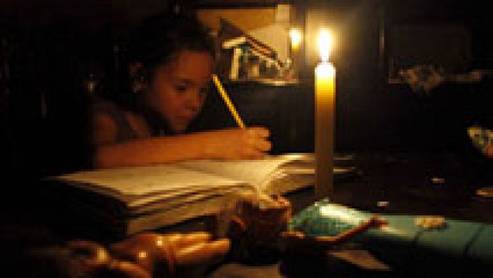 Telediario 1 - Los funcionarios venezolanos solo trabajarán lunes y martes para ahorrar energía