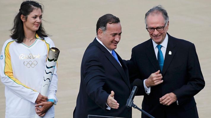 Ceremonia de entrega de la llama Olímpica desde Atenas