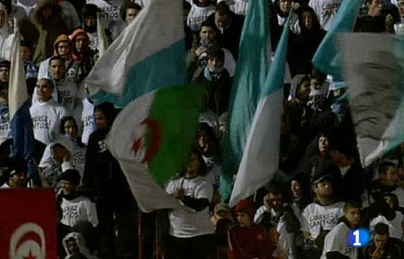 El Atlético de Madrid jugo en Marsella, donde los aficonados ultras del equipo francés, al fional no cuasaron problemas. A excepción de las típicas bengalas que ilumina el estadio marsellés.