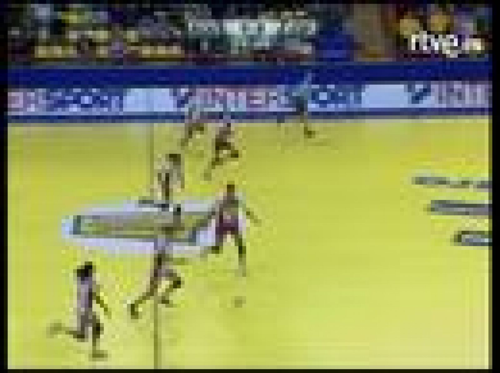 Las jugadoras españolas de la selección española de balonmano, se han impuesto por un contundente 28-18 a Rumanía en el europeo.