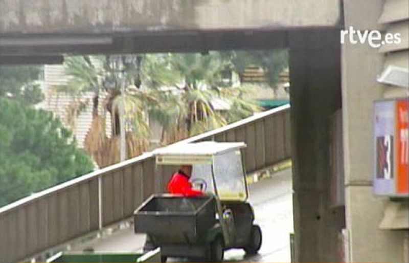 Los jugadores del Barcelona están disfrutando del buen ambiente que se vive tras la buena temporada que están realizando los catalanes. Alves y Valdés compitieron en una carrera de carritos, con derrapes incluidos.