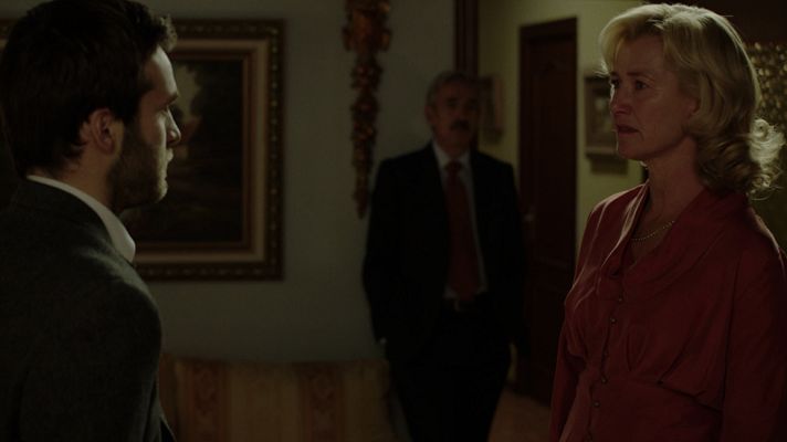 Cuéntame cómo pasó - Carlos le dice a su madre que Maurín está arrepentido