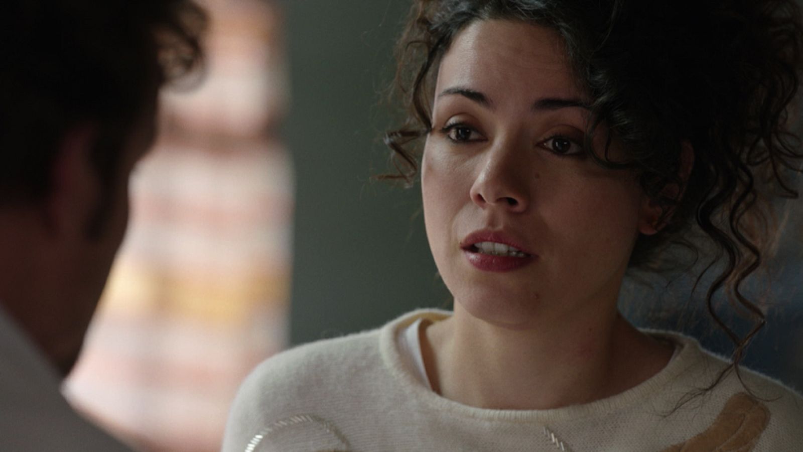 Cuéntame cómo pasó - Cruz le cuenta a Paquita que la pirámide es un timo